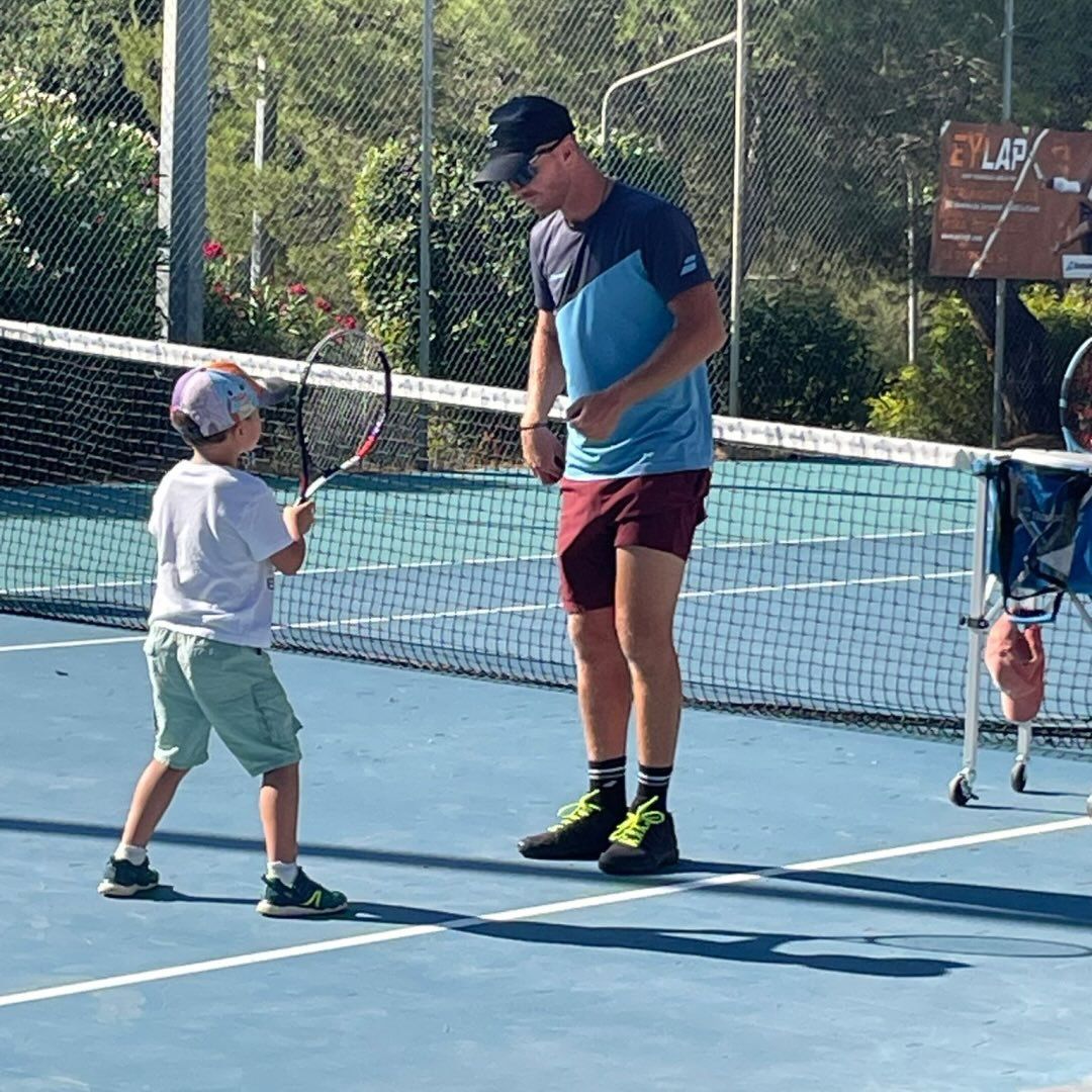 Cours particulier de tennis pour enfant à Cassis